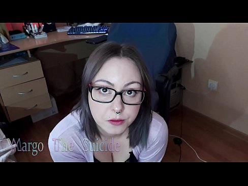 ❤️ Сексуальна дівчина в окулярах глибоко відсмоктує дилдо на камеру ️ Секс у нас uk.passionateembracespotlight.ru ❤